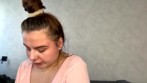 Ellaiza online show from May 3, 12:22 pm