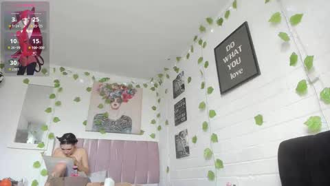  KITTY online show from November 12, 7:05 pm