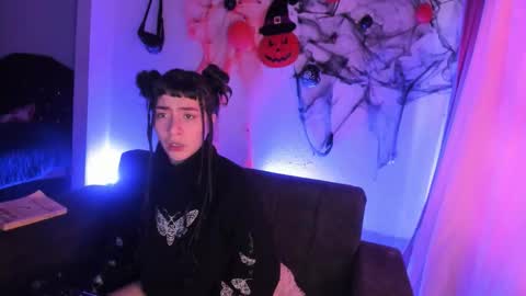 kitty__chs online show from November 16, 1:35 pm