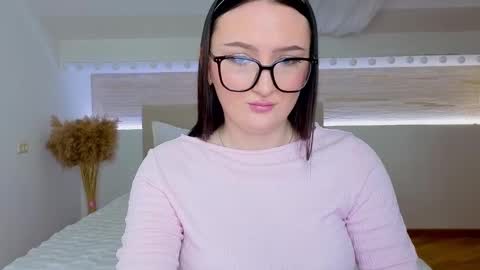 kitty__cutiee online show from March 12, 9:35 pm