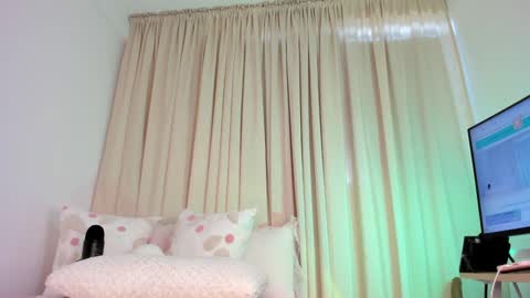 Snapshot of kitty__sophie chatting on September 10, 5:14 pm sophie online show from September 10, 5:14 pm