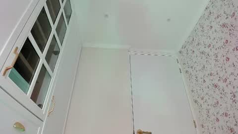 sophie online show from June 15, 7:06 pm