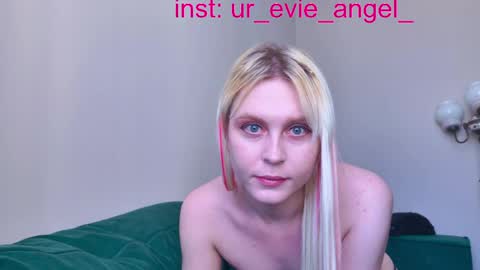 Evelyn online show from May 6, 8:20 am