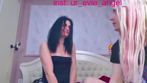 Evelyn online show from May 11, 5:54 pm
