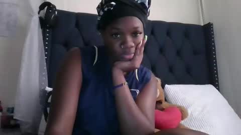 kitty_kerry online show from April 25, 11:56 am