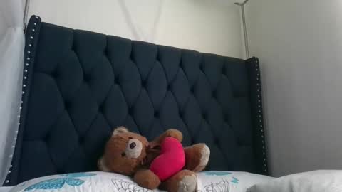 kitty_kerry online show from February 5, 12:09 pm