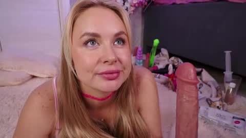 Kelsi and Ricky online show from November 28, 9:05 am