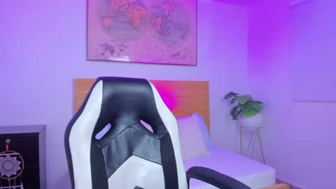 K I T T Y online show from February 11, 12:42 pm