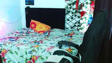 kitty_vaal online show from October 9, 4:12 pm