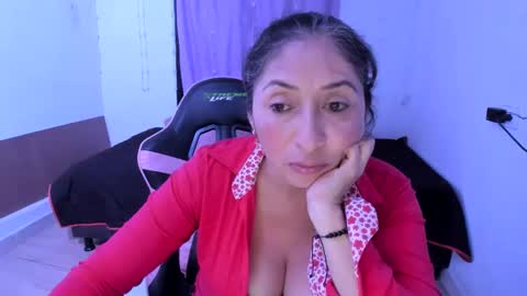 Snapshot of kitty_violet_ chatting on February 16, 5:37 am violet online show from February 16, 5:37 am