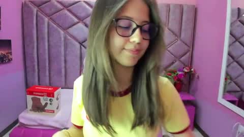 Sarah online show from April 14, 3:04 pm