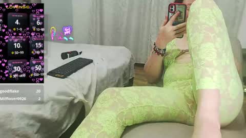 kittywhiteass online show from April 29, 3:44 am