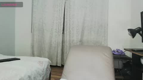kittywhiteass online show from June 18, 3:01 am
