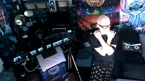 kiveuxmakeu online show from March 16, 12:36 am