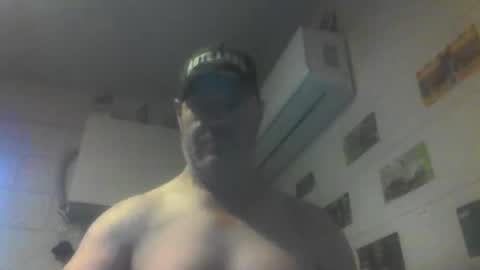 kiwiguy19773 online show from April 23, 8:10 pm