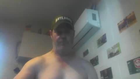 kiwiguy19773 online show from April 27, 2:53 am