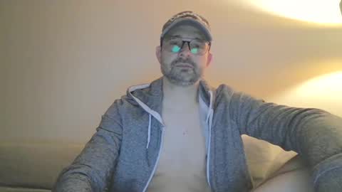 kleinyves online show from April 24, 7:38 pm