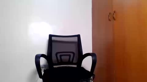 Snapshot of knight_nurse69 chatting on October 20, 6:57 pm knight_nurse69 online show from October 20, 6:57 pm