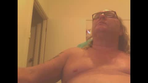 Snapshot of knobout chatting on January 1, 1:05 pm knobout online show from January 1, 1:05 pm