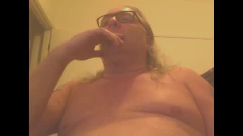 Snapshot of knobout chatting on January 5, 9:05 am knobout online show from January 5, 9:05 am