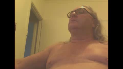 Snapshot of knobout chatting on March 11, 7:03 am knobout online show from March 11, 7:03 am