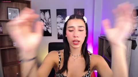 Elizabeth online show from October 3, 7:55 pm