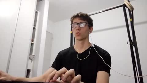 Facu online show from March 11, 3:53 am