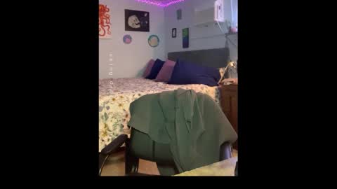 kreamyk420 online show from March 14, 7:01 am