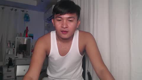 Snapshot of krezikeed chatting on March 12, 9:44 am krezikeed online show from March 12, 9:44 am