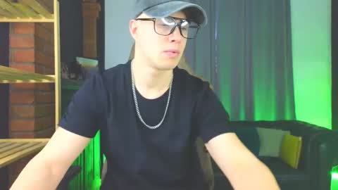 kris_braun online show from February 8, 9:46 am