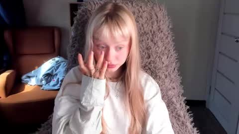 kris_grant online show from May 17, 10:24 am