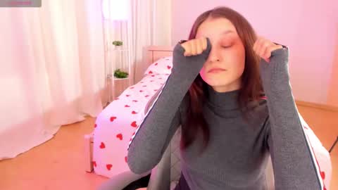 krisdoeil online show from March 3, 7:26 am