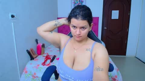 kriss_sweetboobs online show from July 14, 1:05 pm