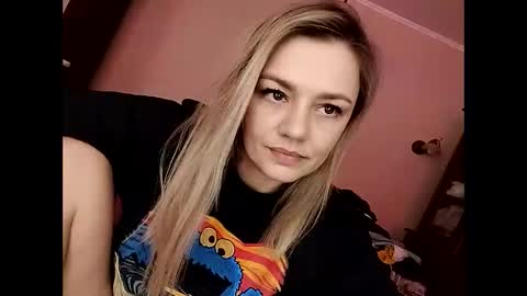 Snapshot of krisssexi chatting on February 24, 8:27 am KrissSexi online show from February 24, 8:27 am