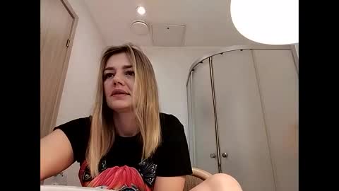 Snapshot of krisssexi chatting on February 15, 3:09 am KrissSexi online show from February 15, 3:09 am