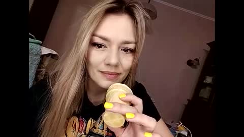 Snapshot of krisssexi chatting on February 21, 5:24 am KrissSexi online show from February 21, 5:24 am