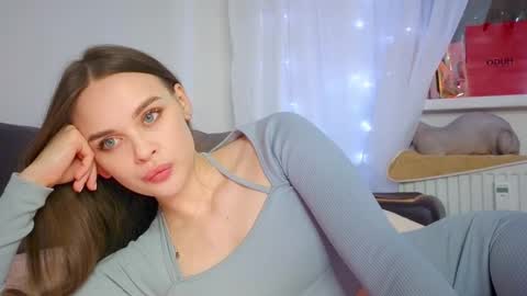 Snapshot of kristen_sayles chatting on February 11, 9:35 pm Kris online show from February 11, 9:35 pm