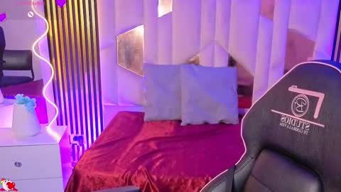 kristen_tay online show from March 6, 10:20 pm