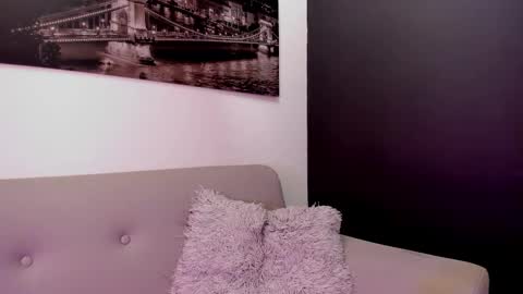 kristensantos_ online show from March 8, 3:24 pm