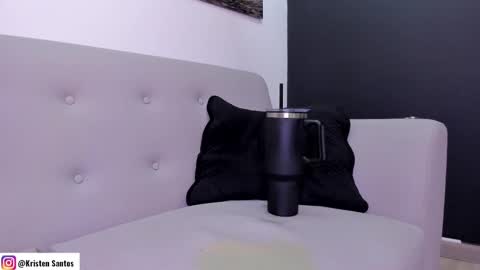 kristensantos_ online show from February 25, 6:44 pm