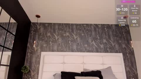 kristensantos_ online show from February 22, 11:13 am