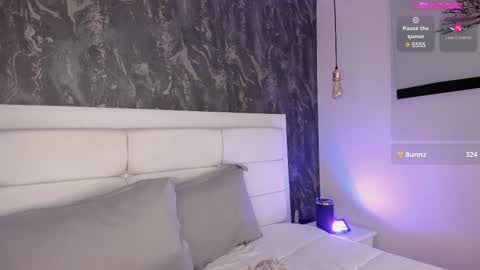 kristensantos_ online show from March 12, 4:02 pm