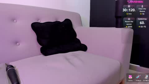 kristensantos_ online show from March 1, 6:54 pm