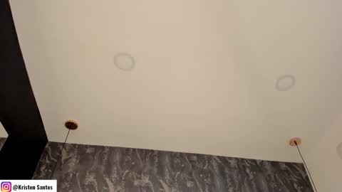 kristensantos_ online show from February 24, 6:58 pm