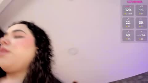 kristensantos_ online show from February 28, 2:31 pm