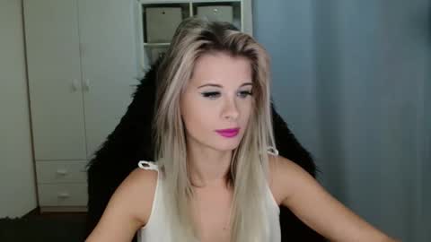 KristineAmore online show from November 12, 3:25 pm