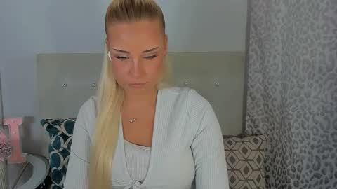 KristyFlowers online show from July 10, 2:44 pm