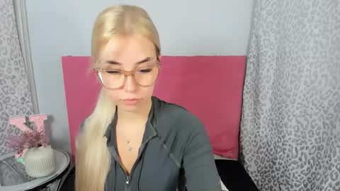 KristyFlowers online show from December 20, 8:32 am