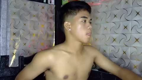 kritthanarkorn online show from March 12, 8:45 pm