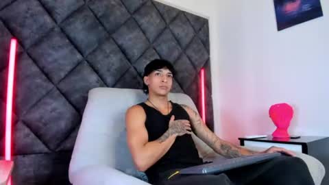 Kroy Wave  Muscle Tattoos Latino online show from August 7, 3:16 am